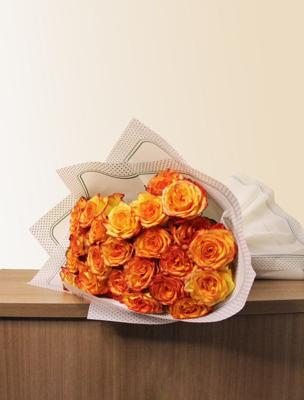 Bouquet of rose-25 orange roses with 10 Hypericum pieces