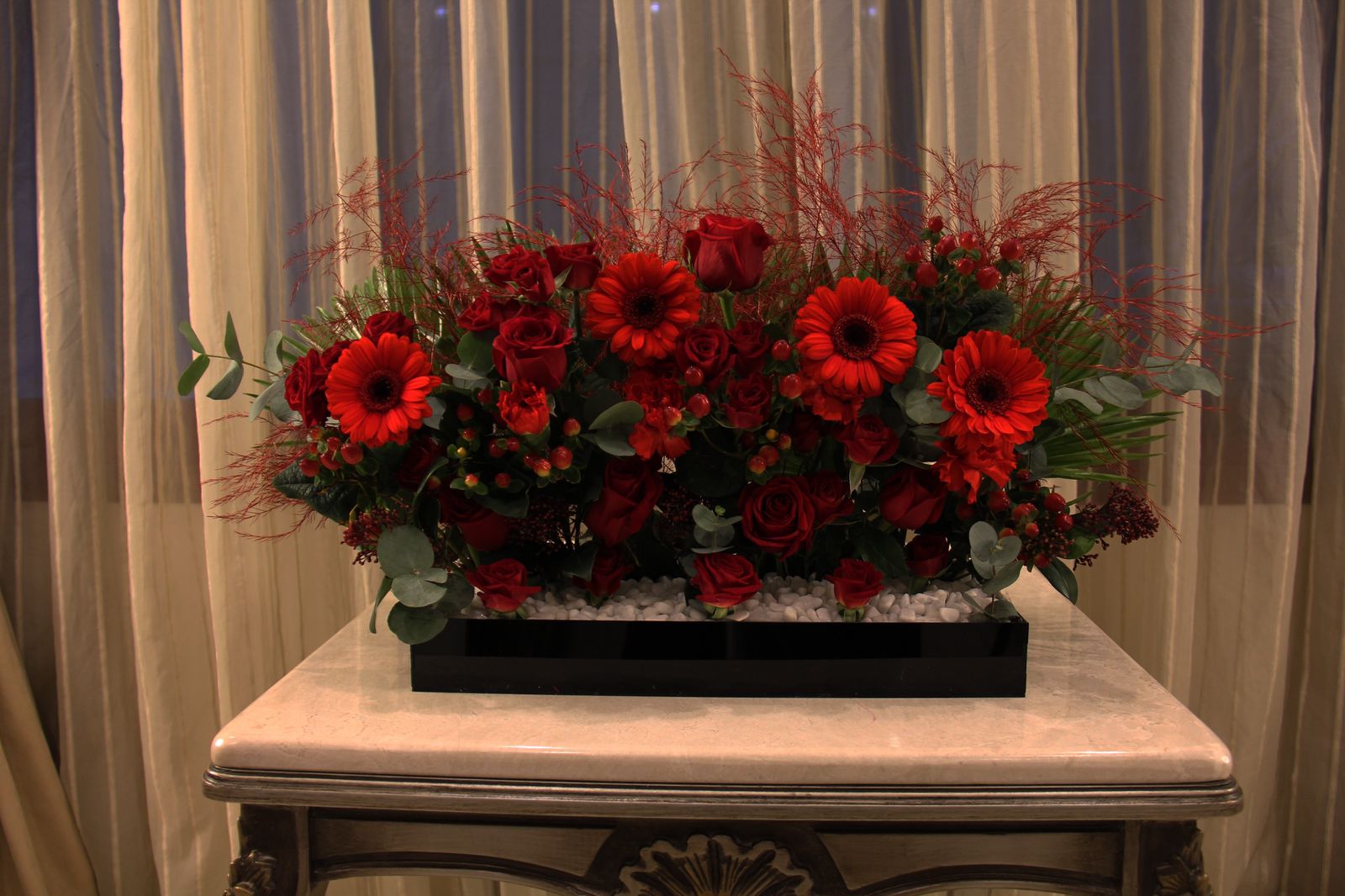 Red Roses assortment in black acrylic box