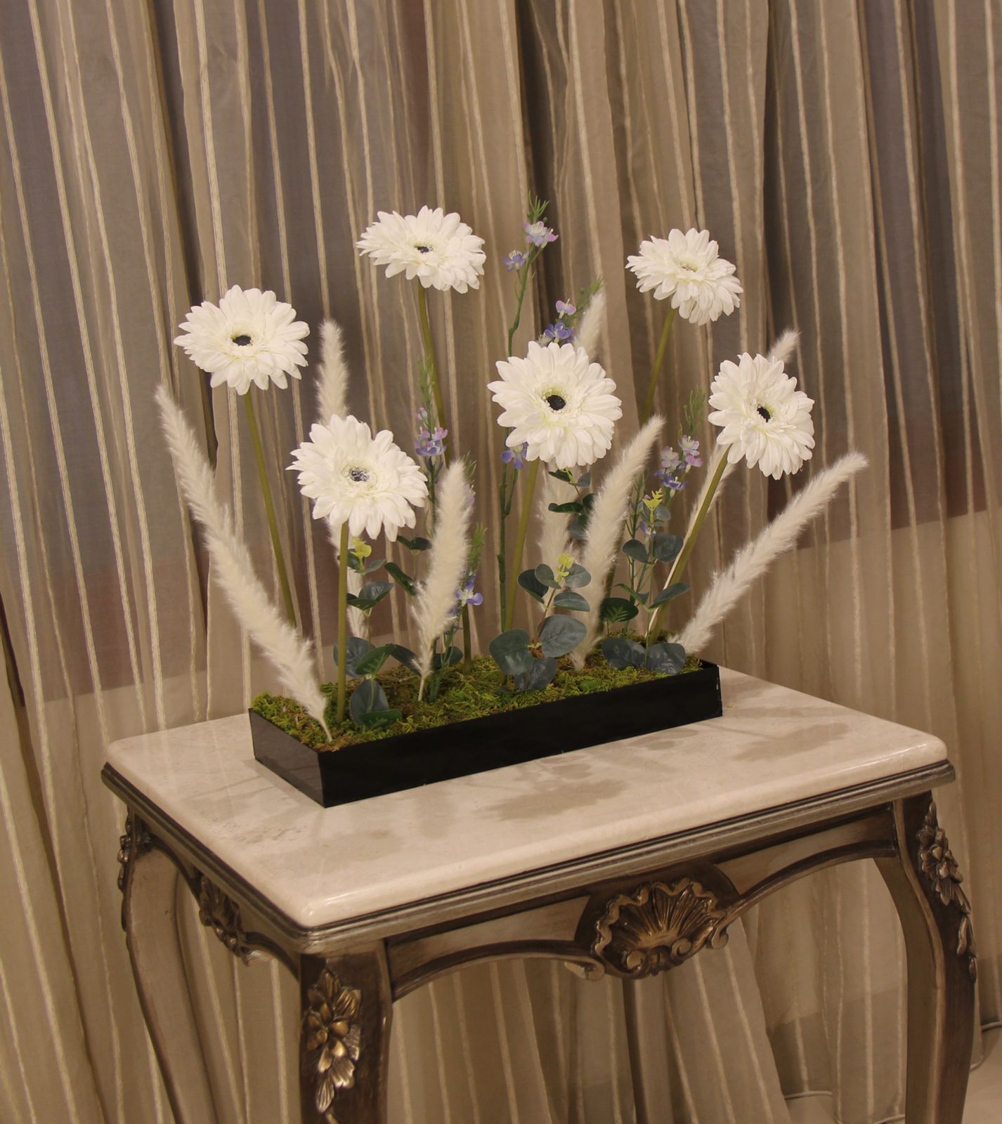 Artificial Gerbera flowers in glossy black acrylic box