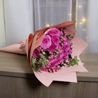 Bouquet of roses-25 pink roses with 10 Hypericum pieces